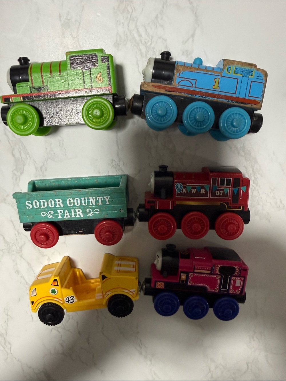 Thomas & Friends Wooden Railway Assorted Color Train Cars - Pack - Picture 3 of 4